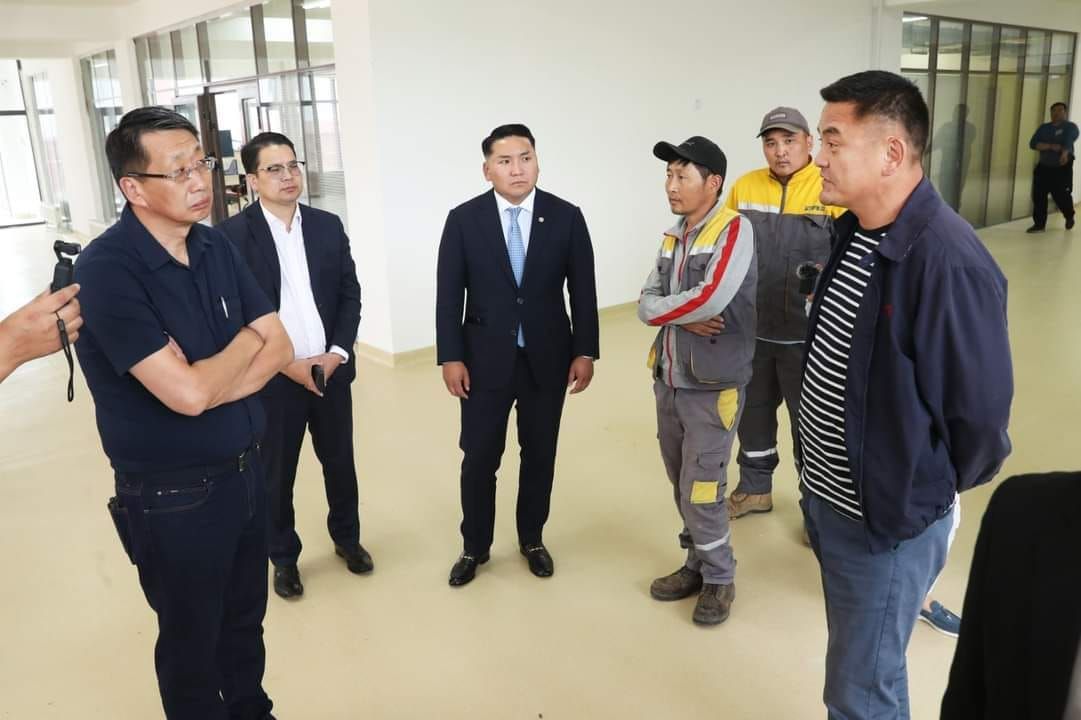 Гурван ээлжээр хичээллэх эрсдэл үүссэн сургуулиудын барилгыг өргөтгөх хөрөнгө оруулалт хийнэ