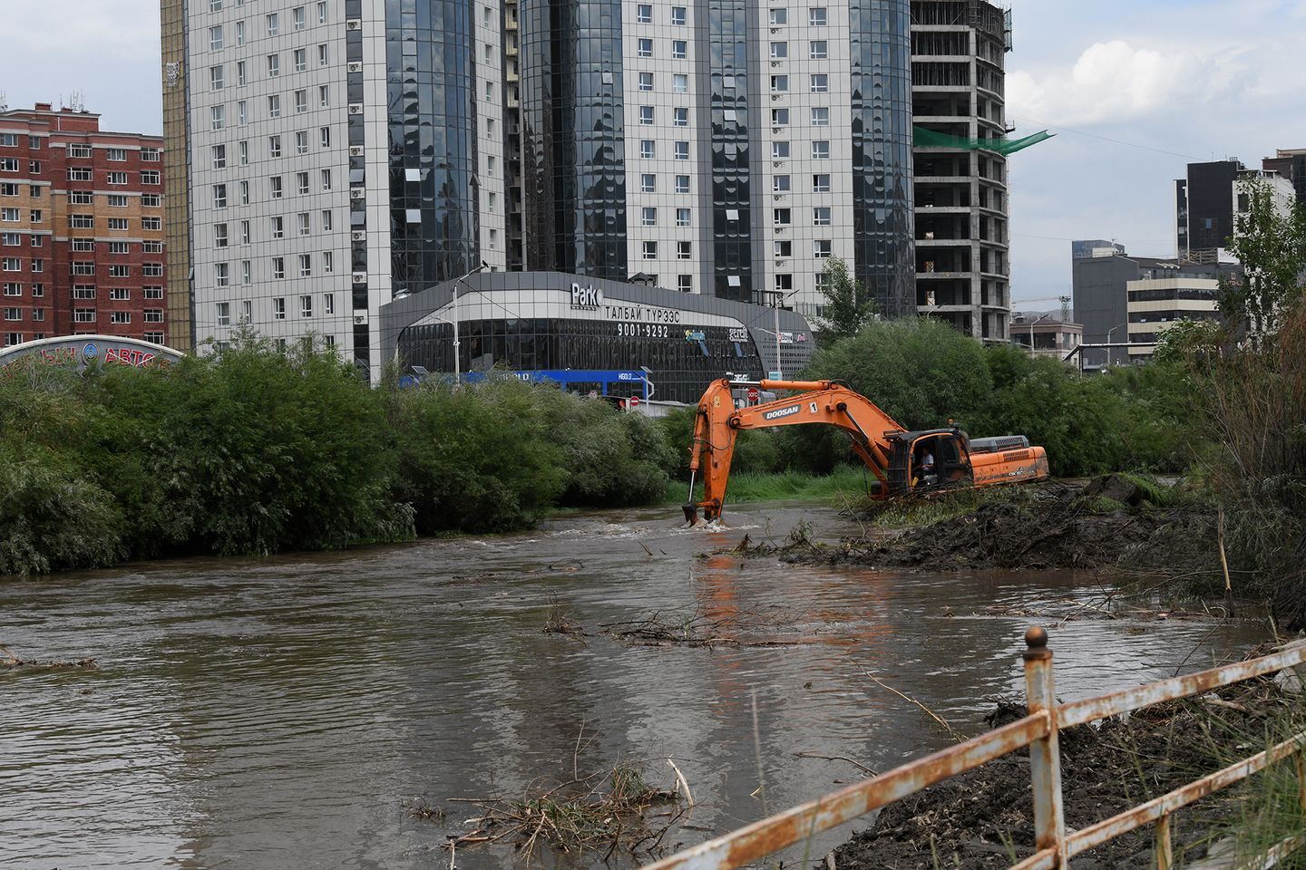 Сэлбэ, Дунд гол дагуу 37,500 шоо метр лаг хагшаасыг цэвэрлэн гаргалаа