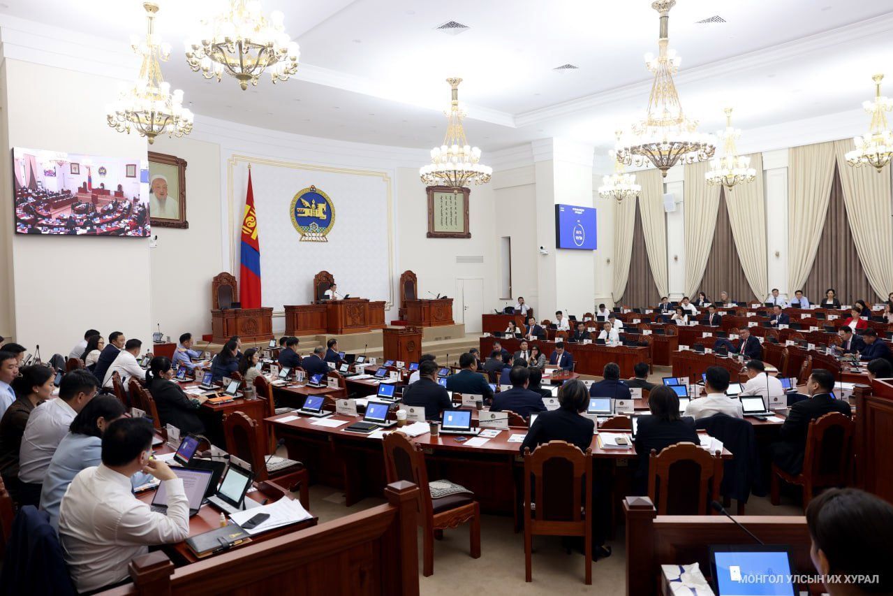 Төсвийн хүрээний мэдэгдэл, төсвийн төсөөллийн тухай хуульд өөрчлөлт оруулах тухай хуулийн төслийг анхны хэлэлцүүлэгт шилжүүлэв