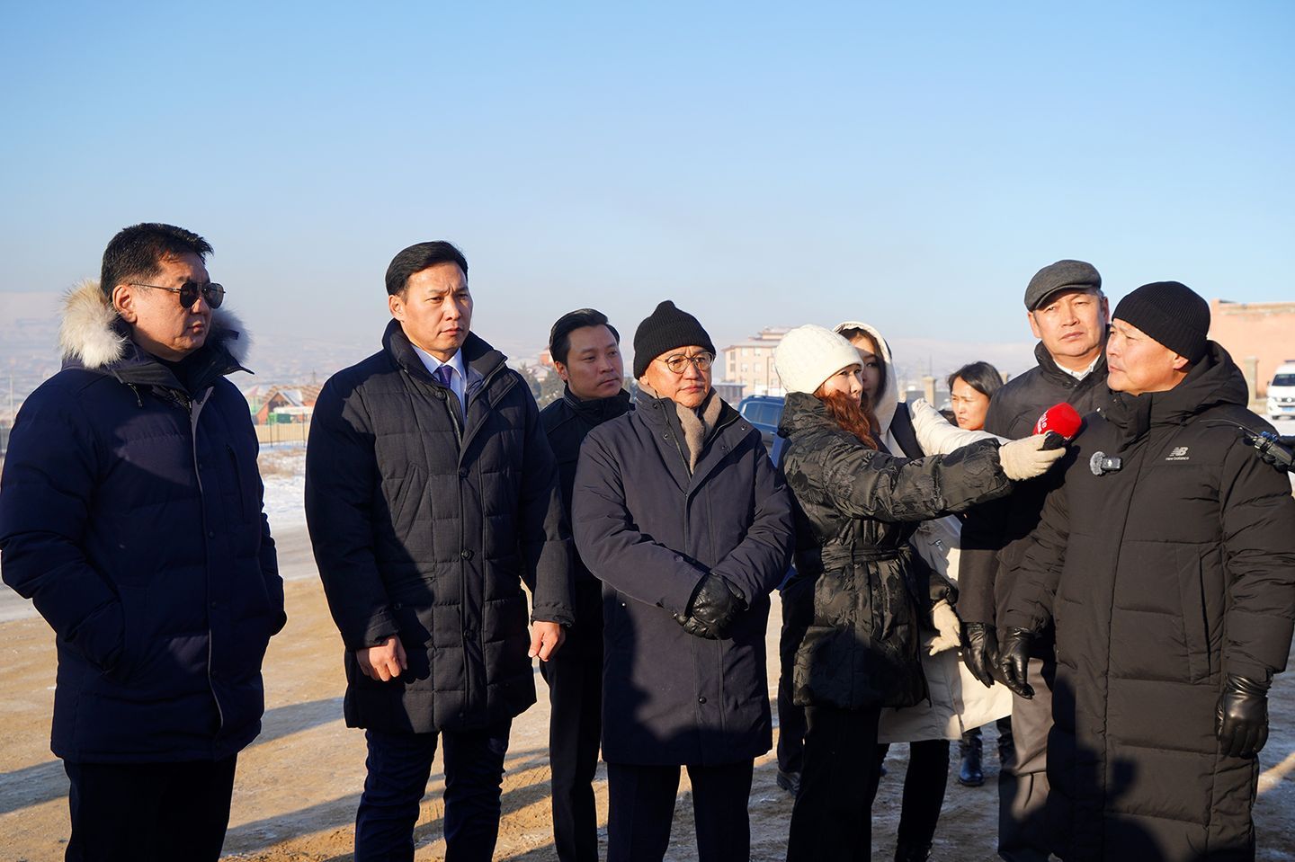 ХАВДАР СУДЛАЛЫН ҮНДЭСНИЙ ХОЁРДУГААР ТӨВД АЖИЛЛАХ ЭМЧ НАРЫГ АНУ-Д СУРГАНА