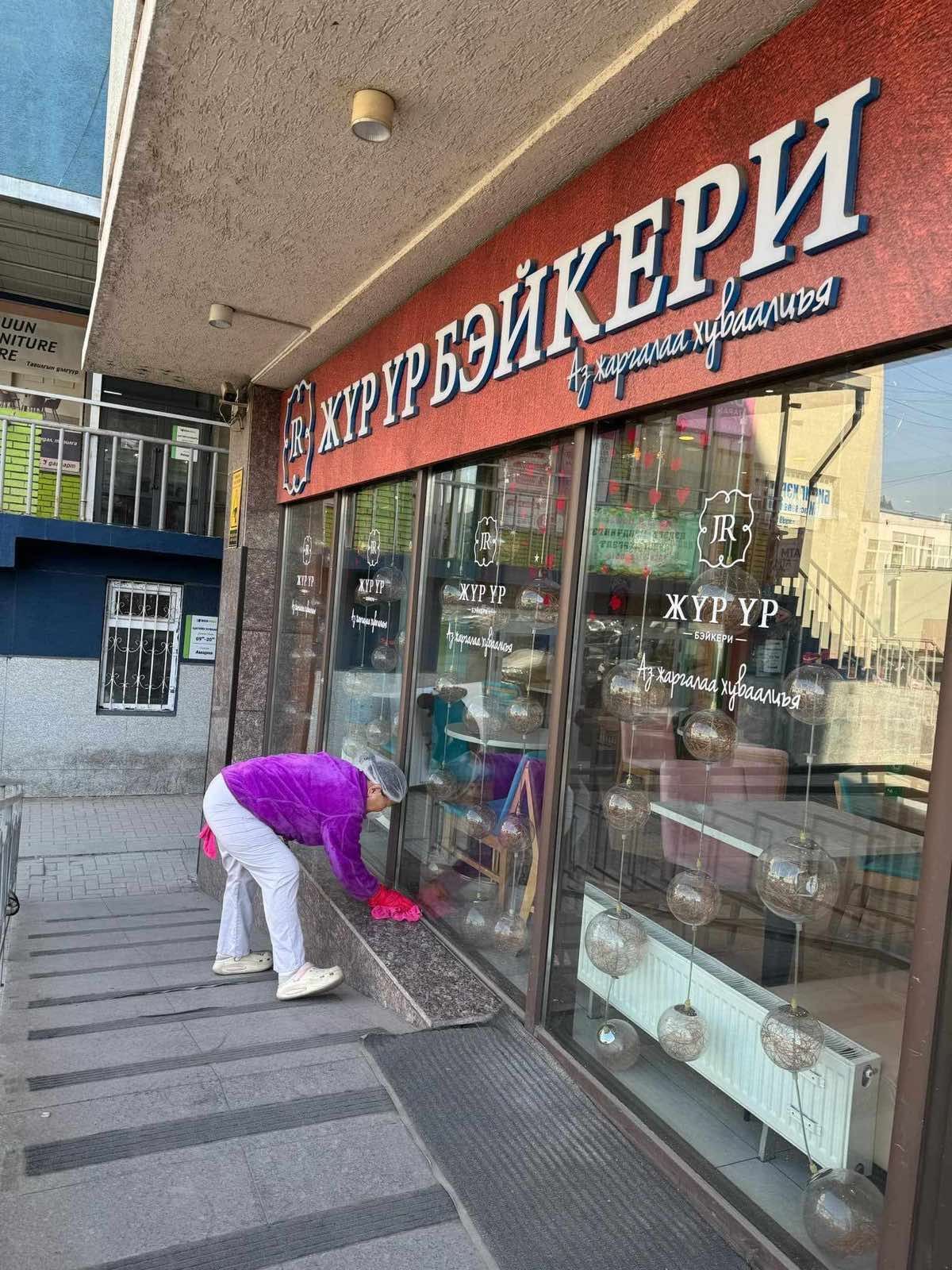 ЧД-ийн 1000 гаруй ажилтан албан хаагч, иргэн цэвэрлэгээнд нэгдэж, 215.670 мкв талбайг цэвэрлээд байна