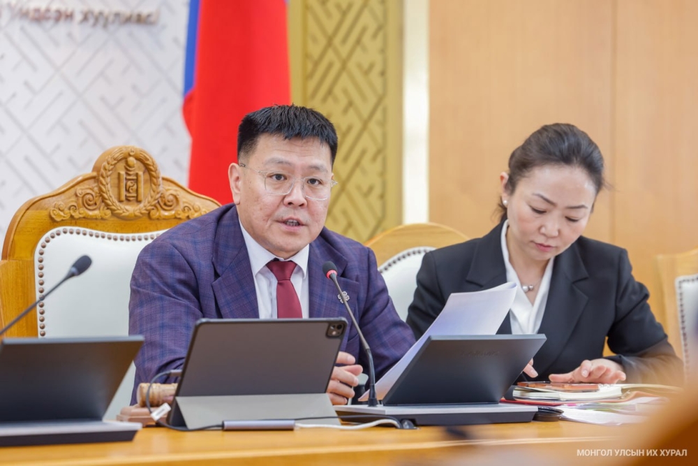 Үндсэн хуулийн цэцэд маргаан хянан шийдвэрлэх ажиллагааны тухай хуульд өөрчлөлт оруулах тухай хуулийн төсөл, Төрийн албаны зөвлөлийн 2025 оны үйл ажиллагааны тайланг хэлэлцлээ