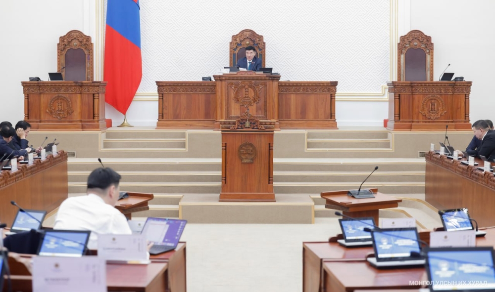 Үндсэн хуулийн цэцийн 02 дугаар дүгнэлтийг хүлээн авч, ИТХ-ын төлөөлөгчдийн 30 хувь нь төрийн захиргааны алба хаагч байж болох тухай хуулийн төслийн эцсийн хэлэлцүүлгийг хийлээ