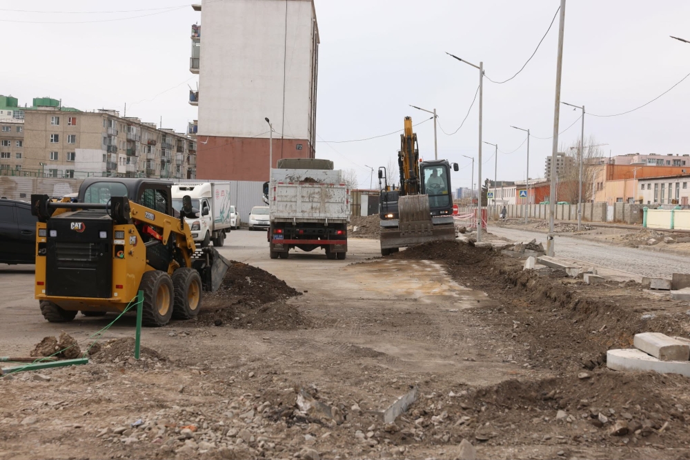Сонгинохайрхан дүүргийн 5, 18 дугаар хороо, “Тэсо” компанийн урд талд 450 метр борооны ус зайлуулах шугам суурилууллаа