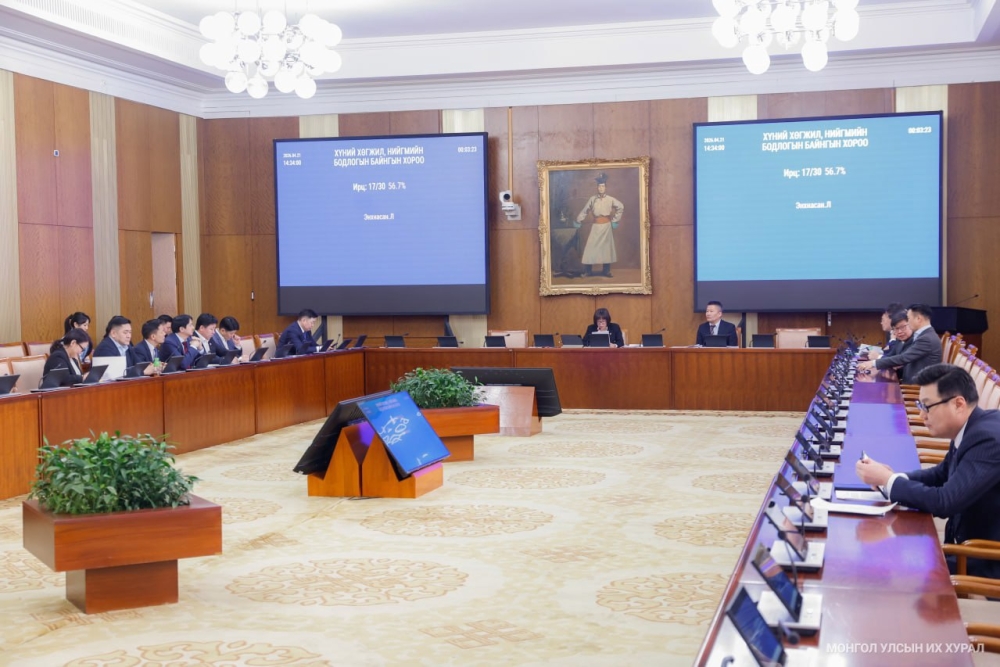 Байнгын хорооны даргаар П.Ганзоригийг сонгохыг дэмжиж, Эрхтэн, эд, эс шилжүүлэн суулгах тухай хуулийн төслийн анхны хэлэлцүүлгийг хийв