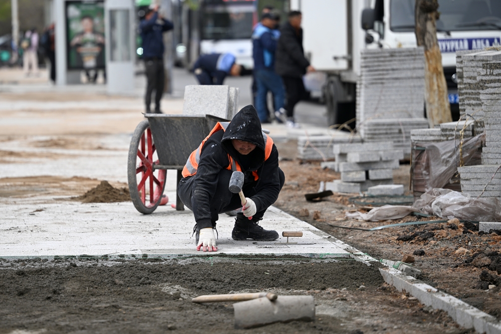 Гүйцэтгэгч компани чанарын баталгааны гурван жилд явган замын засвар, шинэчлэлийг хариуцан хийх үүрэгтэй