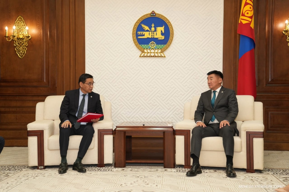 Монгол Улсын Их Хурлын хяналт шалгалтын тухай хуульд нэмэлт оруулах тухай хуулийн төслийг өргөн мэдүүллээ