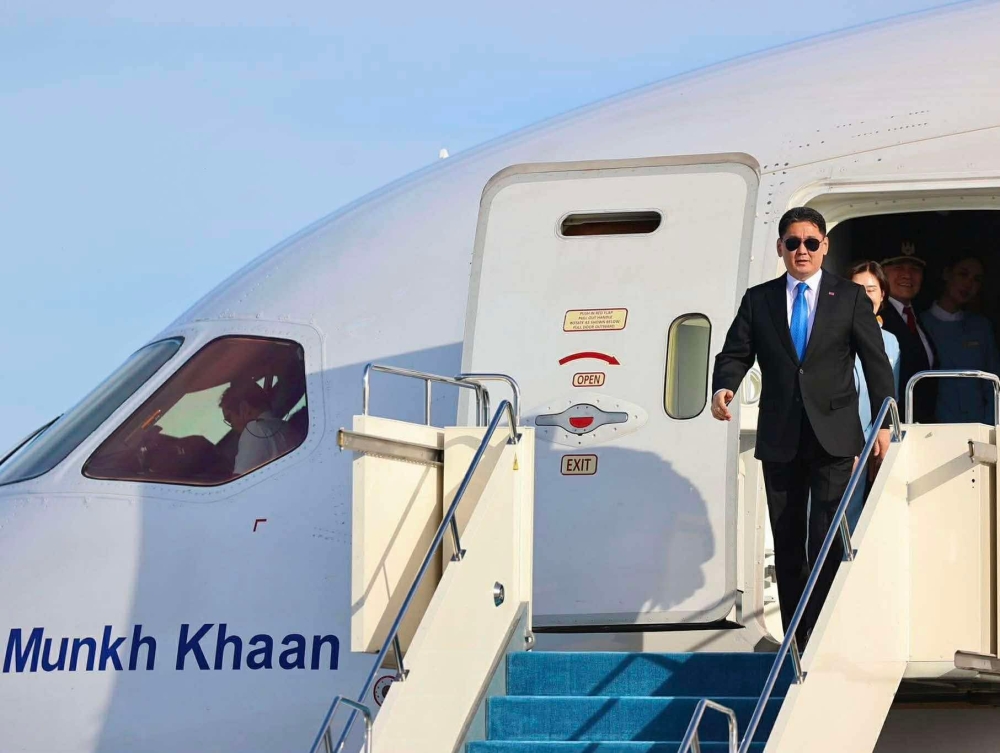 Ерөнхийлөгч У.Хүрэлсүх Бүгд Найрамдах Казахстан Улсад төрийн айлчлал хийхээр хүрэлцэн ирлээ