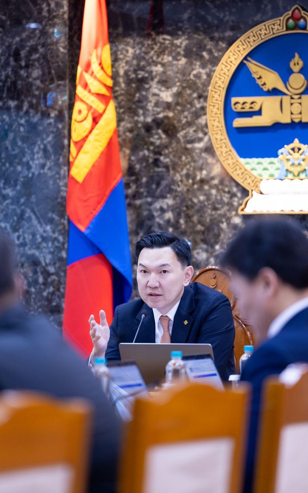 Төрийн албан хаагчдыг 20-30 төрлийн тайлангаас чөлөөллөө