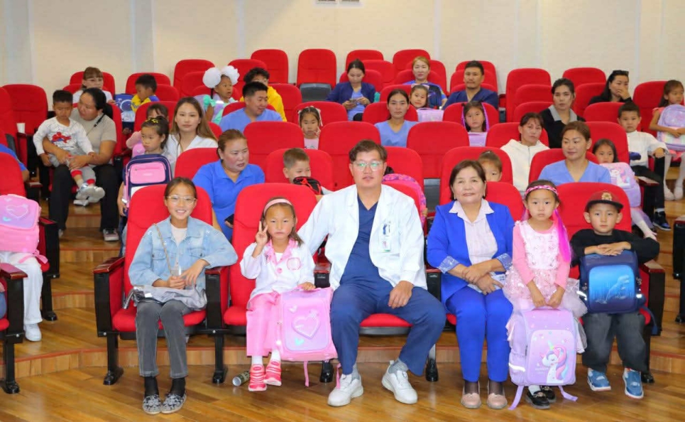 ГССҮТ “ЭРДЭМТЭЙ ХҮҮХЭД-ЭХ ОРНЫ ИРЭЭДҮЙ“ ӨДӨРЛӨГӨӨР ШИНЭ СУРАГЧДАД ХИЧЭЭЛИЙН ХЭРЭГСЭЛ ГАРДУУЛЛАА