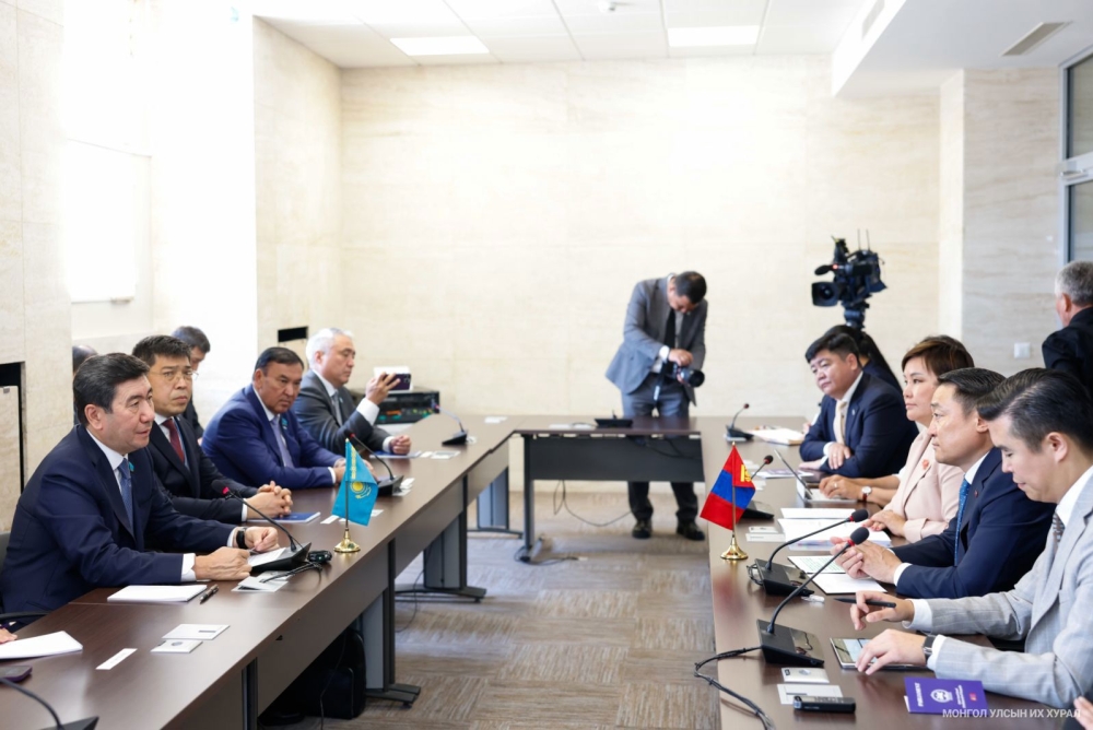 Монгол Улсын Их Хурлын дарга Д.Амарбаясгалан Бүгд Найрамдах Казахстан Улсын Парламентын Мажилисын Төлөөлөгчдийн танхимын дарга Ерлан Кошановтой албан ёсны уулзалт хийлээ