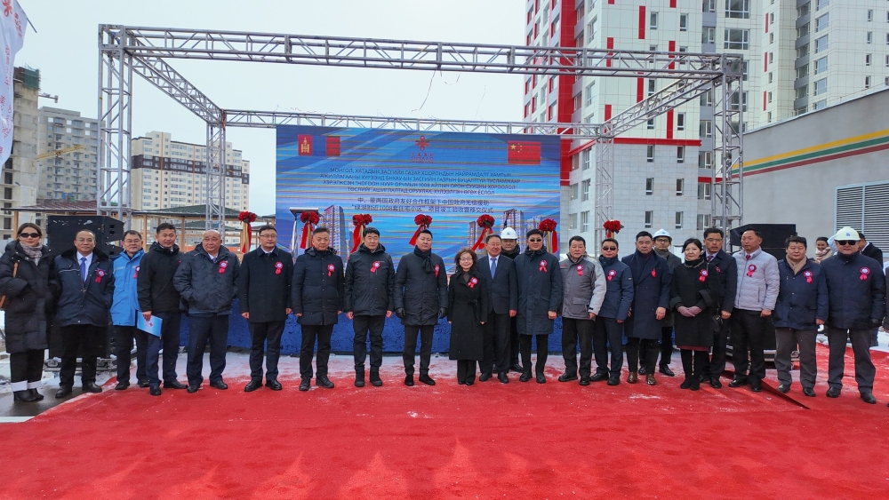 ХББОС-ЫН САЙД Э.БАТ-АМГАЛАН  "НОГООН НУУР-1008 АЙЛЫН ОРОН СУУЦ"-НЫ ТӨСЛИЙН БАРИЛГЫГ ХҮЛЭЭЛГЭЖ ӨГӨХ ЁСЛОЛЫН АРГА ХЭМЖЭЭНД ОРОЛЦОВ