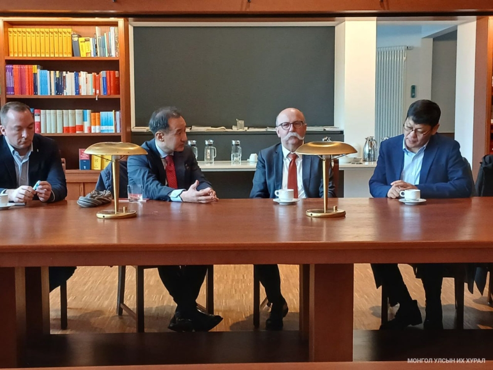 Хууль зүйн байнгын хорооны дарга Д.Цогтбаатар ХБНГУ-д ажиллав