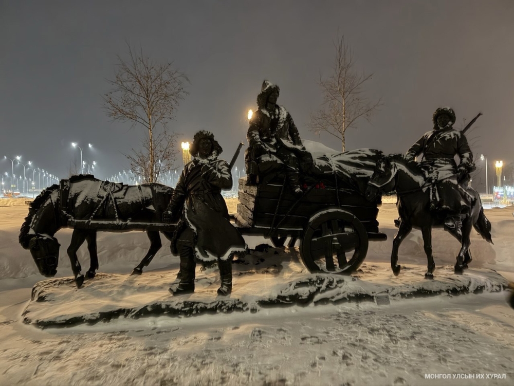 Улсын Их Хурлын дэд дарга Б.Пүрэвдорж “Эх оронч” цэцэрлэгт хүрээлэн дэх монгол эрсийн хөшөөнд хүндэтгэл үзүүллээ