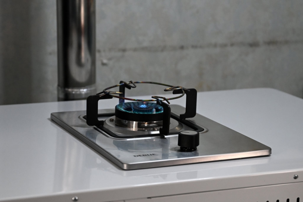 Хий алдагдахаас урьдчилан сэргийлсэн, хамгаалалт сайтай зуухыг айл өрхүүдэд суурилуулж байна