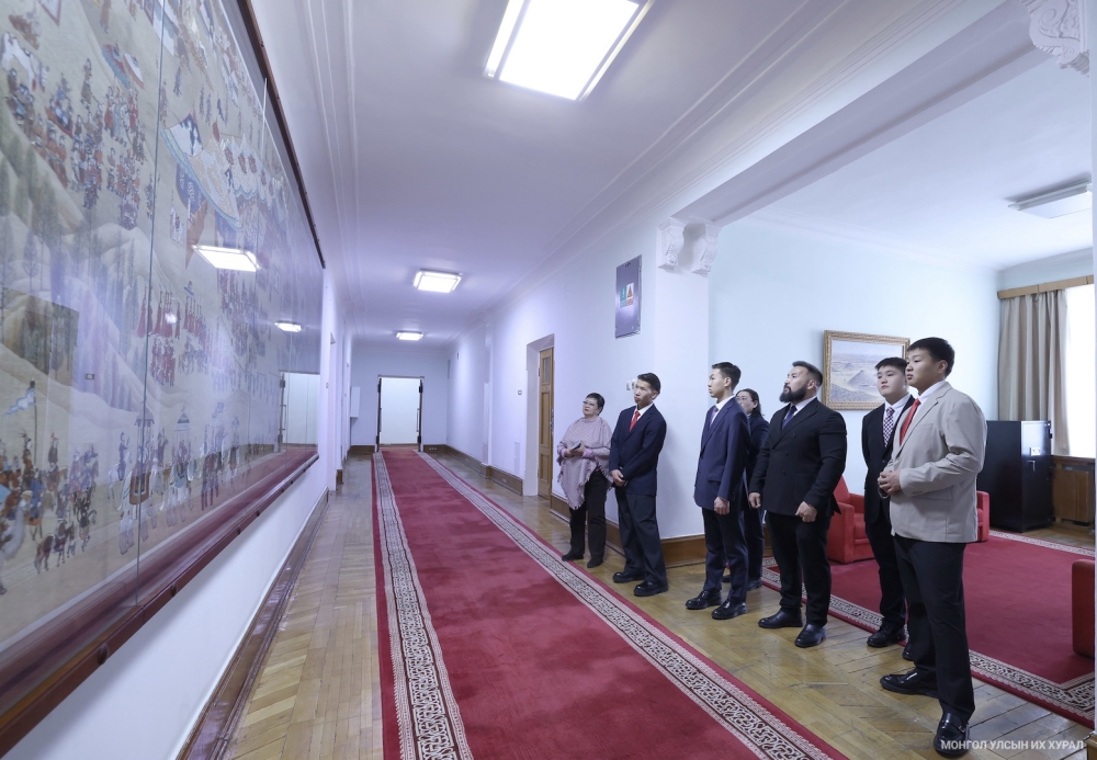 Төрийн ордонтой танилцсанаар Монгол хүн гэдгээрээ улам их бахархлаа