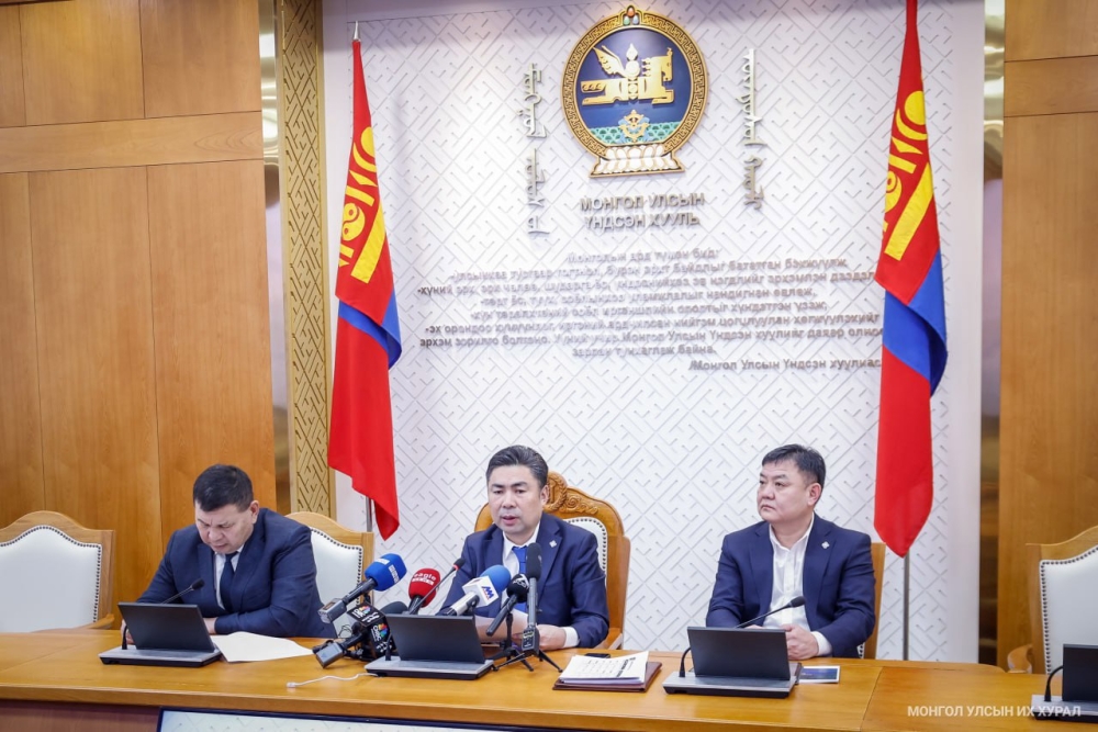 Төсвийн байнгын хороо намрын ээлжит чуулганы хугацаанд 25 удаа хуралдаж, долоон хууль, Улсын Их Хурлын гурван тогтоолын төслийг хэлэлцүүлэн батлуулжээ