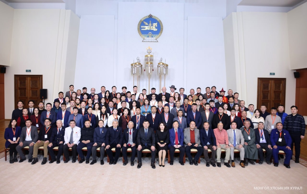 УИХ-ын даргын ивээл дор зохиогддог Шатар сонирхогчдын улсын аварга шалгаруулах тэмцээн Төрийн ордонд эхэллээ