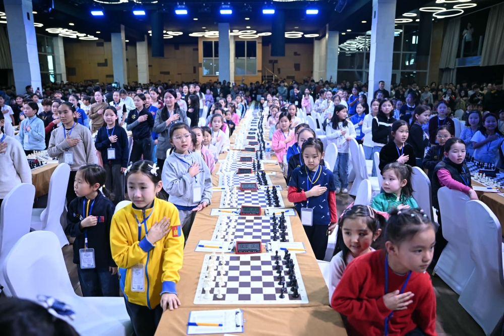 Өсвөрийн шатарчдын Улаанбаатар хотын аварга шалгаруулах тэмцээн үргэлжилж байна