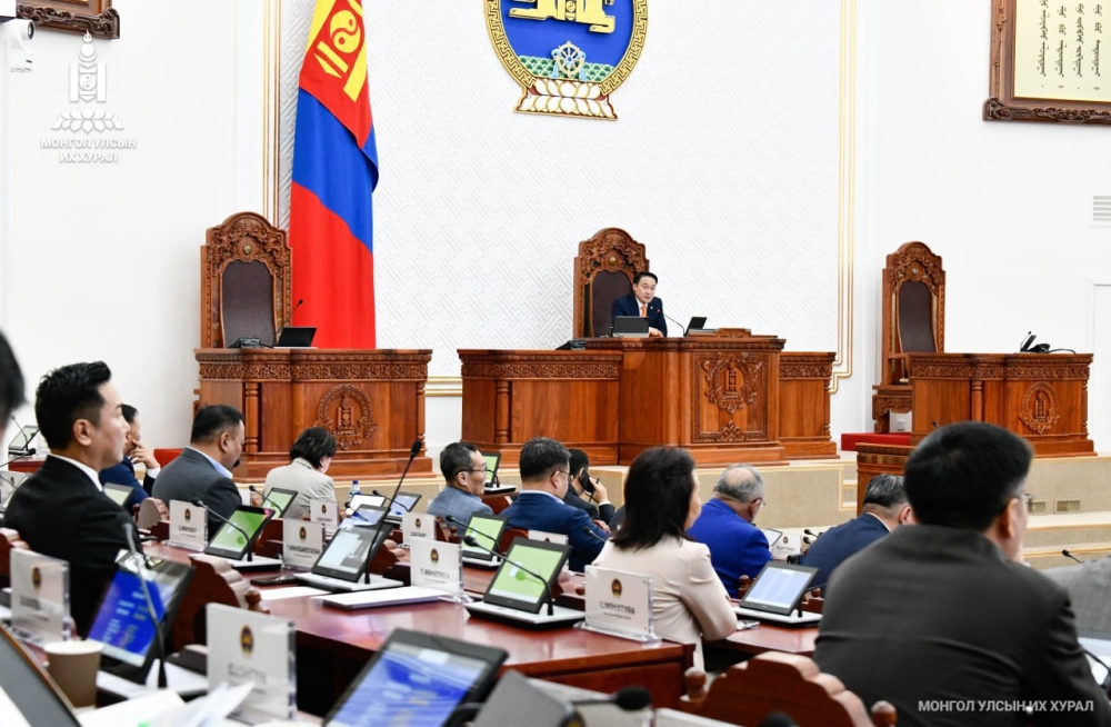 Нийтийн өмчийн хууль /Шинэчилсэн найруулга/-ийн төсөл болон Замын хөдөлгөөний аюулгүй байдлын тухай хуульд нэмэлт, өөрчлөлт оруулах тухай хуулийн төслүүдийн хэлэлцэх эсэхийг хэлэлцэв