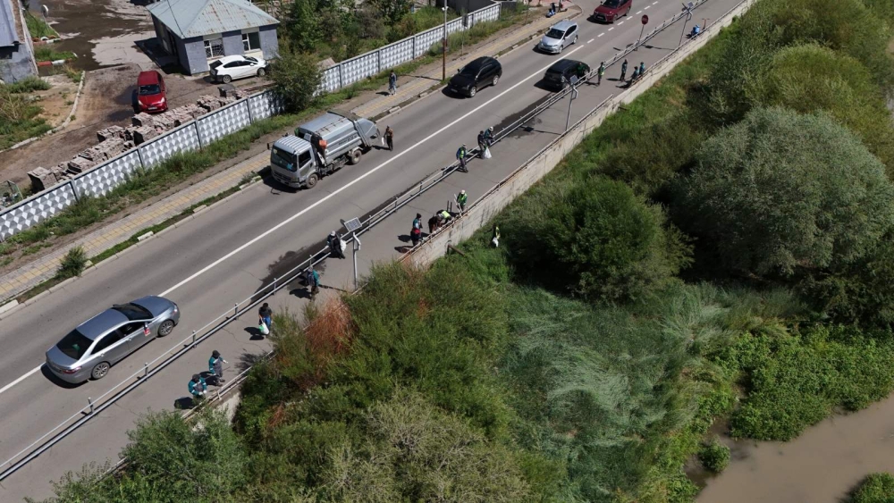 Дунд голын ай савыг цэвэрлэж байна