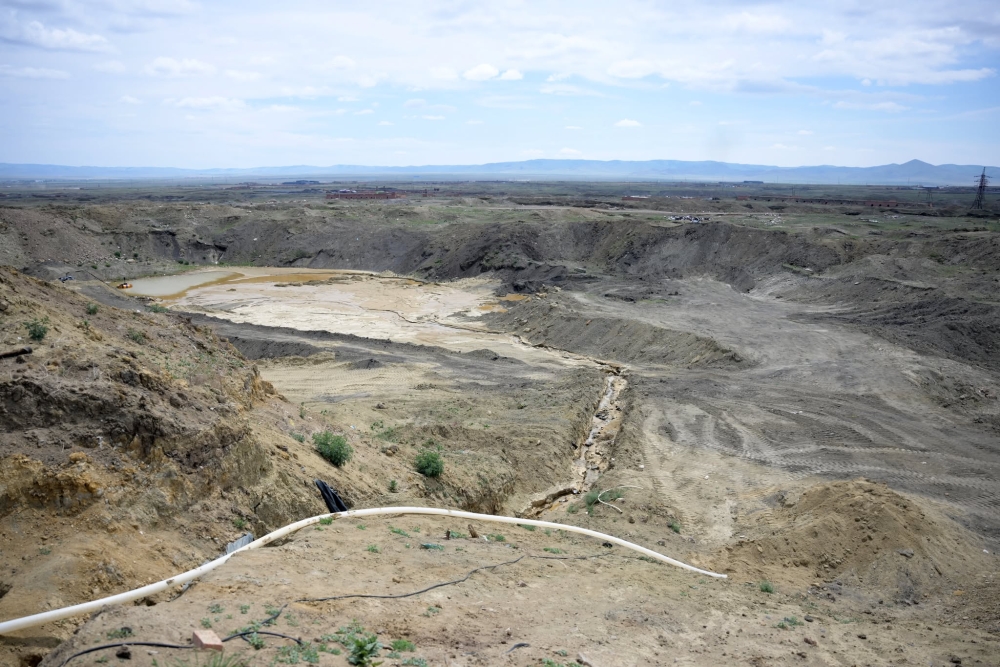 Түгээмэл тархацтай ашигт малтмал ашиглах тусгай зөвшөөрөлтэй аж ахуйн нэгжүүдийн зөрчлийг арилгуулж байна