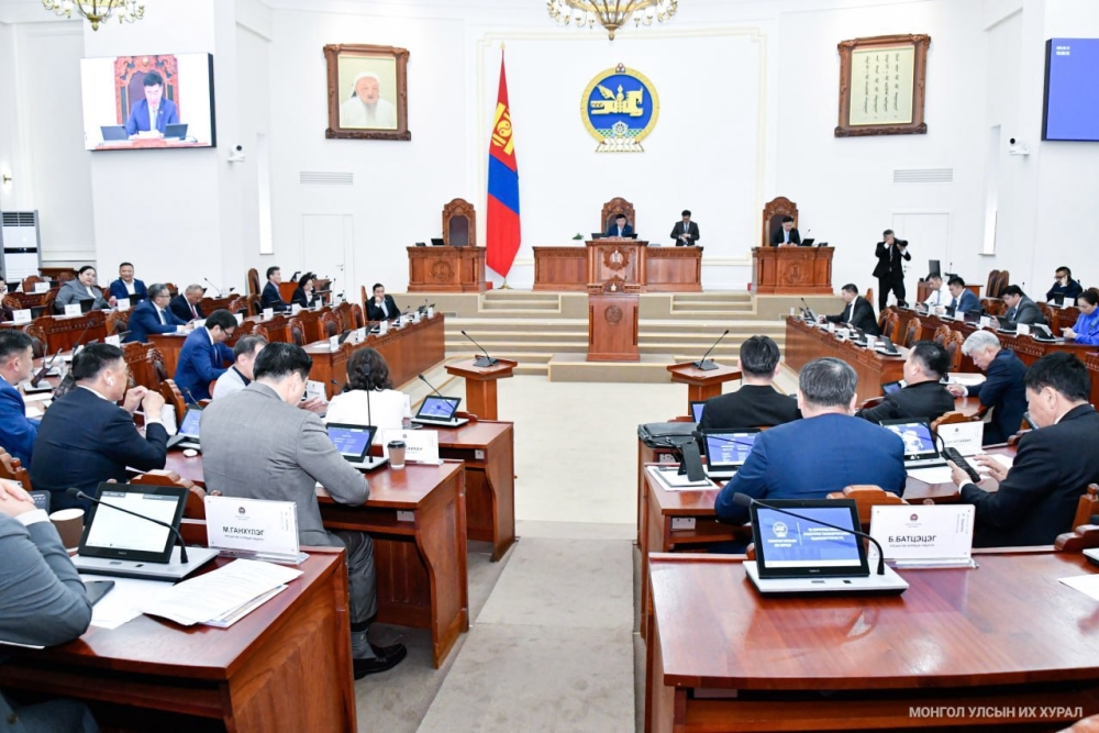 Хуулийн төслүүдийн эцсийн хэлэлцүүлгийг явуулж, эцэслэн батлах бэлтгэл хангуулахаар Байнгын хороодод шилжүүллээ