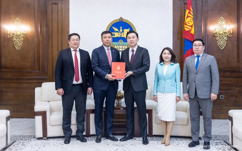 Мансууруулах эм, сэтгэцэд нөлөөт бодисын эргэлтэд хяналт тавих тухай хуулийн шинэчилсэн найруулгын төслийг өргөн мэдүүлэв