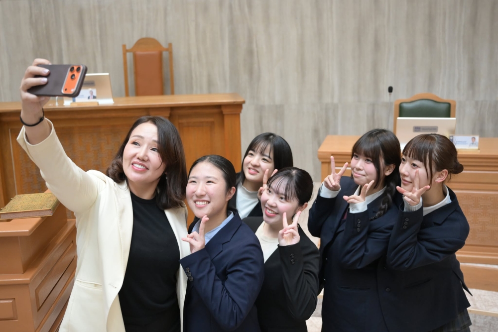 Мияконожо хотын Технологийн коллежийн багш, сурагчдын төлөөллийг хүлээн авч уулзлаа