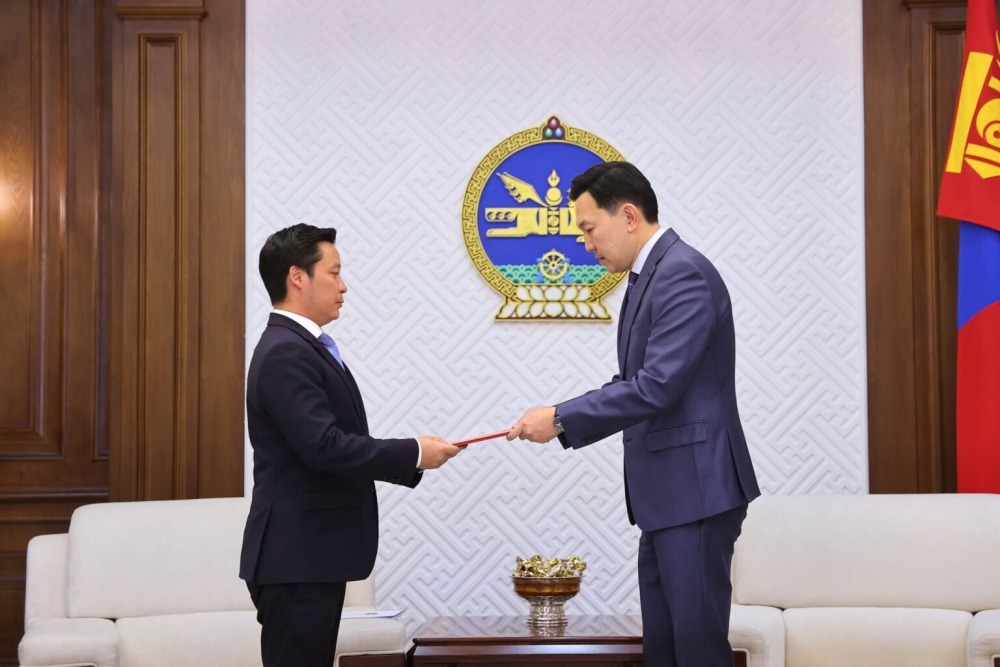 Улсын Их Хурлын дарга Н.Учралд Монгол Улсын Их Хурлын тухай хуульд нэмэлт, өөрчлөлт оруулах тухай хуулийн төслийг өргөн мэдүүллээ