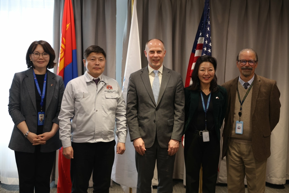 Хотын дарга Х.Нямбаатар АНУ-ын Мянганы сорилтын корпорацын төлөөлөгчидтэй уулзлаа