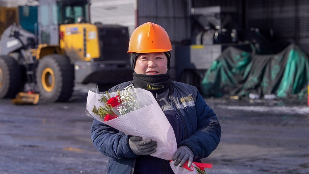 Б.Цолмон: Ажлаасаа шантарч байгаагүй харин ч ажлаараа бахархдаг