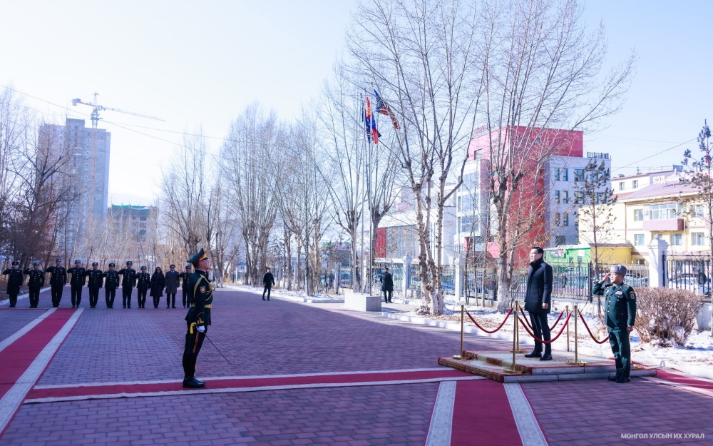 Улсын Их Хурлын дарга Н.Учрал Үндэсний батлан хамгаалах их сургуулийн бие бүрэлдэхүүнтэй уулзлаа