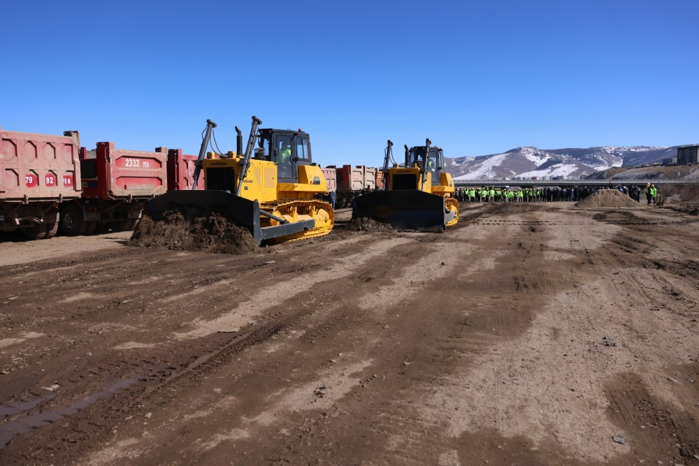 Туулын хурдны зам 18 см зузаан асфальтан үетэй, зургаан эгнээ, гүүрэн байгууламжтай, үерийн далантай цогц хурдны зам болно