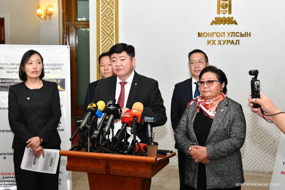 Байгаль орчинд нөлөөлөх байдлын үнэлгээний тухай хуульд нэмэлт, өөрчлөлт оруулах тухай хуулийн төсөл батлагдсантай холбогдуулан ажлын хэсгийн гишүүд мэдээлэл хийлээ