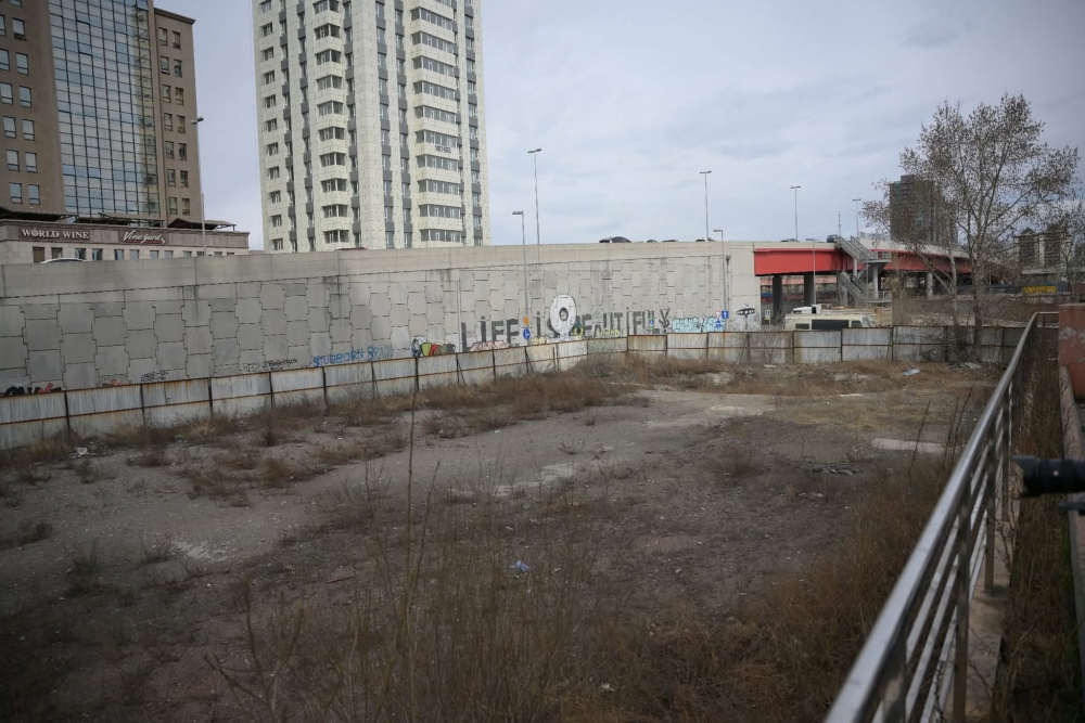 “Нарны хороолол” орчим буюу Нарны гүүрний зүүн талд 141 дүгээр сургуулийн өргөтгөл 960 хүүхдийн сургууль барина