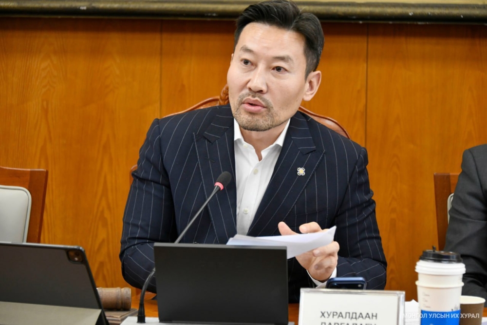 Монгол Улсын 2026 оны төсвийн тухай хуулийн төслүүд болон хамт өргөн мэдүүлсэн хууль тогтоолын төслүүдийг хэлэлцүүлэгт бэлтгэх ажлын хэсгийг байгууллаа