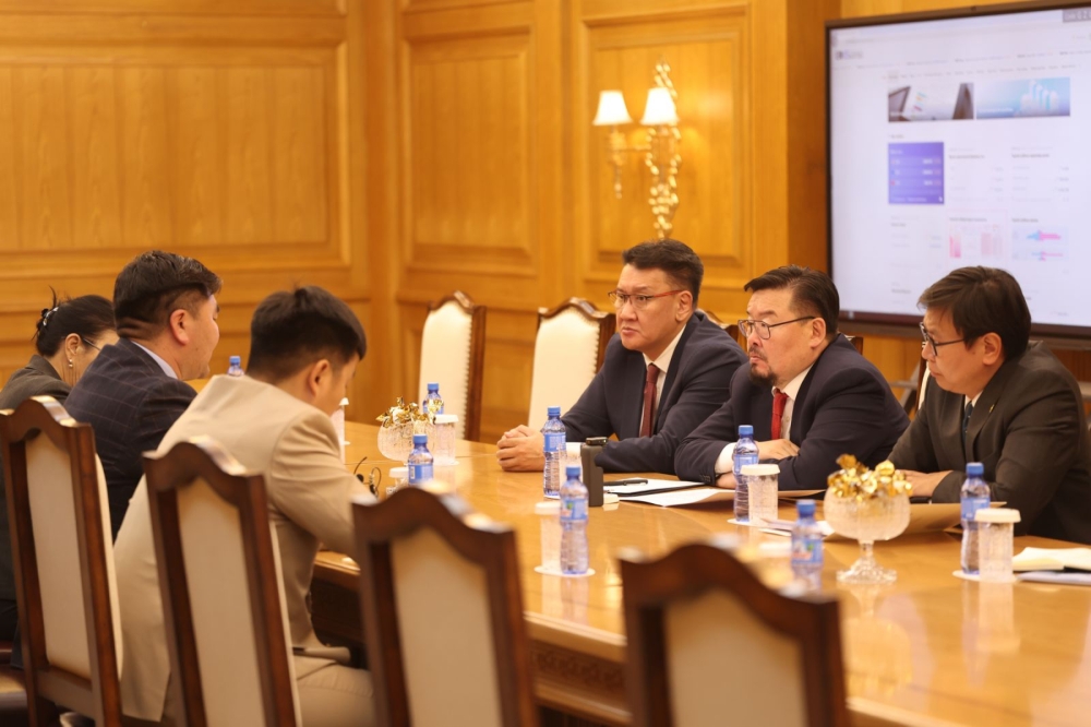 Ерөнхий сайд Г.Занданшатар суулт зарлаж буй багш нарын төлөөлөлтэй уулзлаа