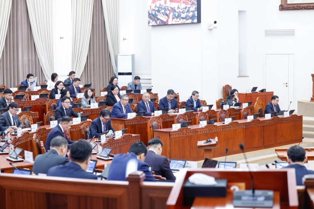 Иргэний хэрэг шүүхэд хянан шийдвэрлэх тухай хуульд нэмэлт, өөрчлөлт оруулах тухай, Гэр бүлийн хөгжлийг дэмжих тухай хуулийн төслийн хэлэлцэх эсэх хэлэлцүүлгийг эхлүүлэв