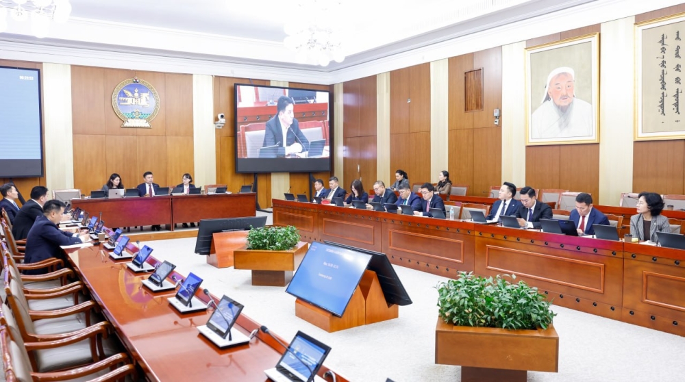 Монгол Улсын 2026 оны төсвийн тухай хуульд өөрчлөлт оруулах тухай хуулийн төсөлтэй хамт өргөн мэдүүлсэн хууль, тогтоолын төслүүдийн анхны хэлэлцүүлгийг хийлээ