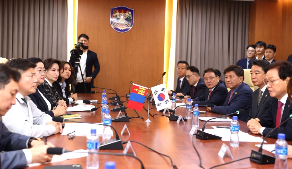 БНСУ-ын Гёнсаннам-до аймгийн Захирагч Пак Ван Сү тэргүүтэй төлөөлөгчдийг хүлээн авч уулзлаа