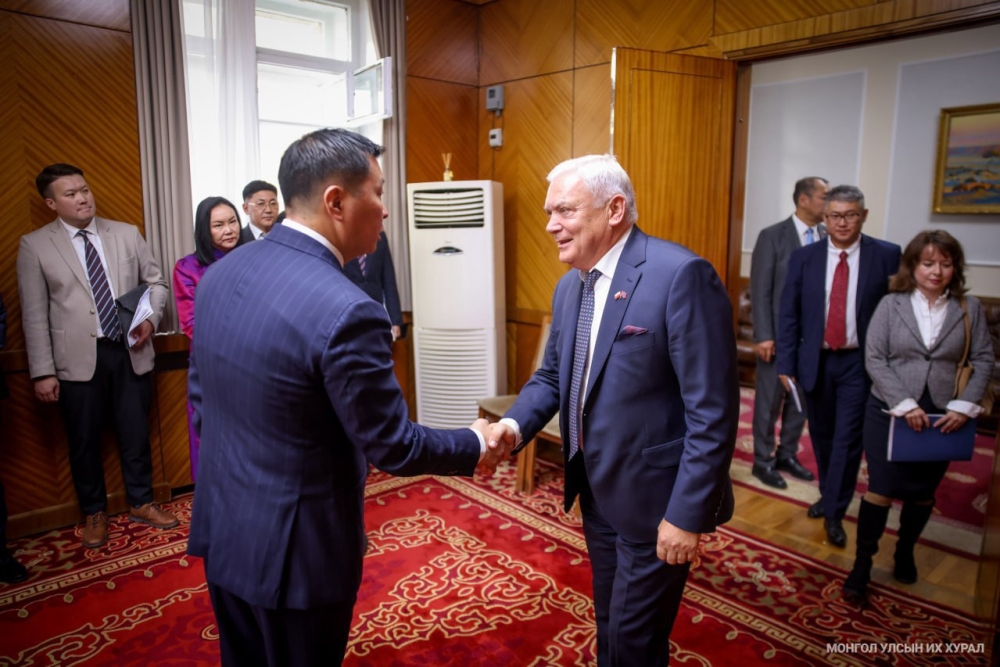 Польш-Монголын парламентын бүлгийн дарга, гишүүдтэй УИХ-ын гишүүн, Хот байгуулалт, барилга, орон сууцжуулалтын сайд Э.Бат-Амгалан уулзлаа