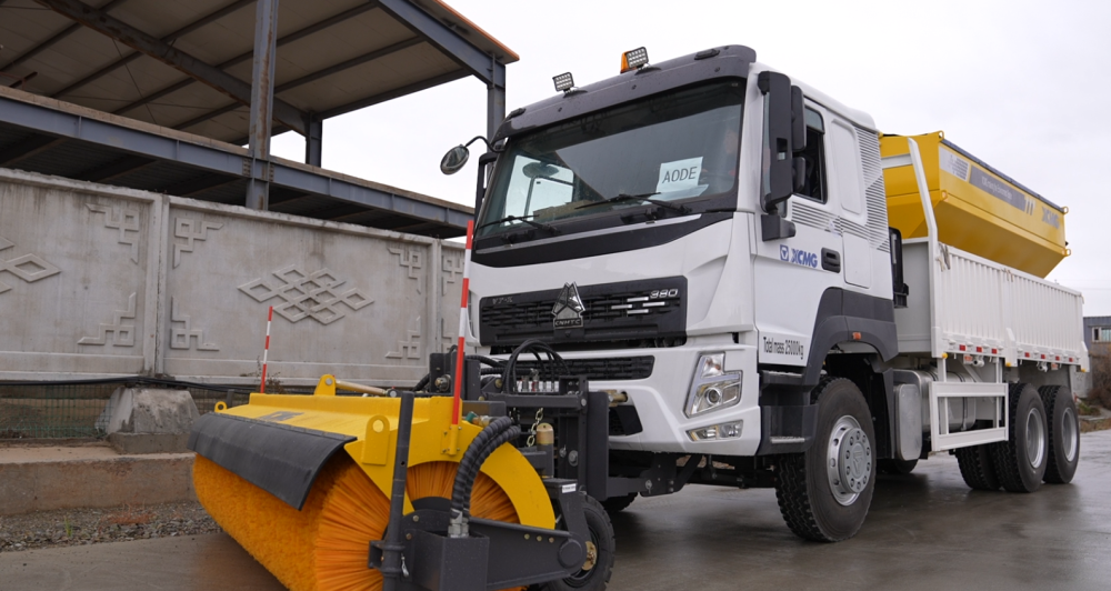 Цас цэвэрлэгээ, давс, бодис цацах зориулалт бүхий 10 машиныг хүлээн авлаа