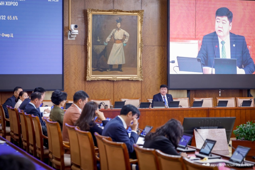 Ирэх оны төсвийн хүрээний мэдэгдэл, төсвийн тухай хуулийн төслийн хоёр дахь хэлэлцүүлгийг явууллаа