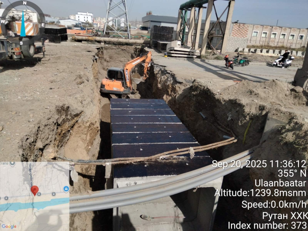 “Хөсөг трейд”-ийн баруун урд уулзвар хүртэлх 1.3 км авто замын өргөтгөлийн хэсэгт цементээр бэхжүүлсэн суурийн ажил хийлээ