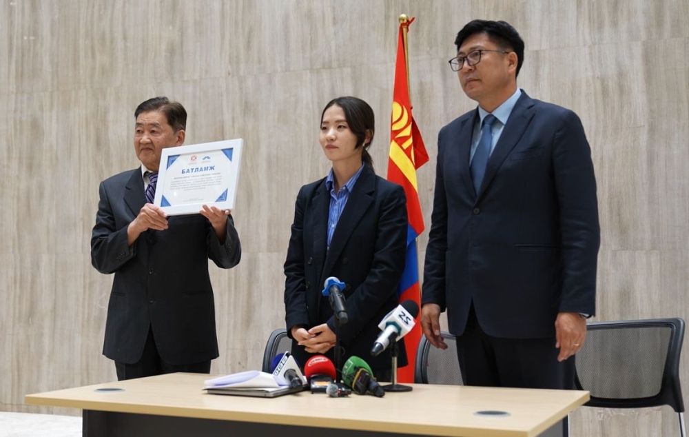 Ханын материалд 1800 айлын орон сууц барих төслийн гүйцэтгэгч шалгарч, батламж гардууллаа