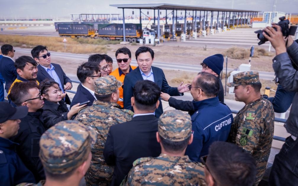 ЭКСПОРТЫГ НЭМЭГДҮҮЛЖ, ХУДАЛДААГ ДЭМЖИХ АЖЛЫН ХЭСЭГ ГАНЦМОД БООМТОД АЖИЛЛАЖ БАЙНА