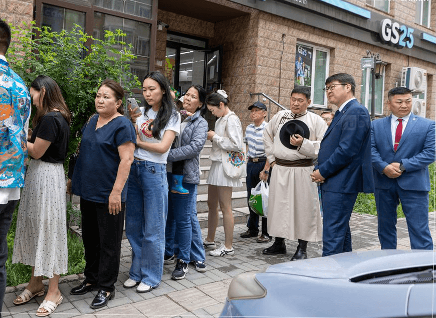  Монгол Улсын Ерөнхий сайд Л.Оюун-Эрдэнэ саналаа өгч байна