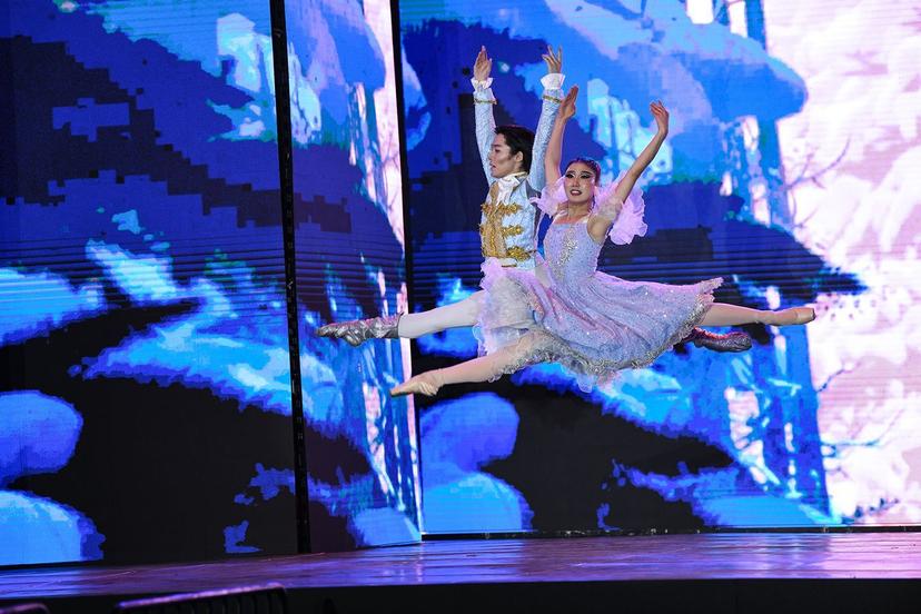 “Щелкунчик ба гайхамшгийн орон” медиа арт балетыг төв талбайд тоглолоо