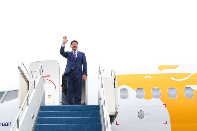 Монгол Улсын Ерөнхийлөгч У.Хүрэлсүх Бүгд Найрамдах Казахстан Улсын Астана хотноо хүрэлцэн ирлээ